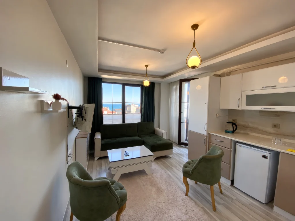 Atakum deniz manzaralı apart otel odası, mutfaklı salon
